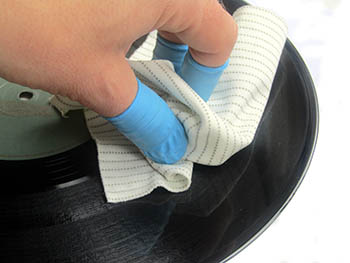 anti static wipe on record to remove dust